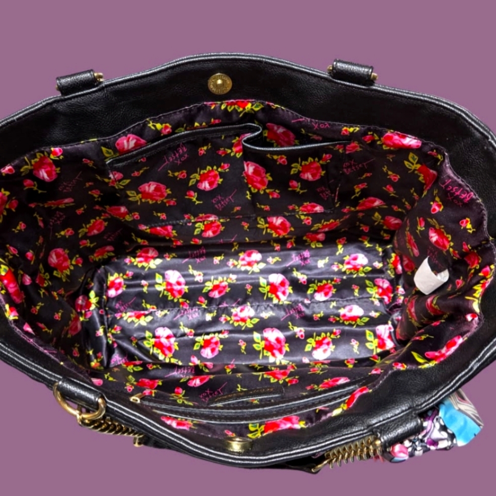 Betsey Johnson Black Heart-Quilted Bag with Gold Chain - Picture 8 of 12